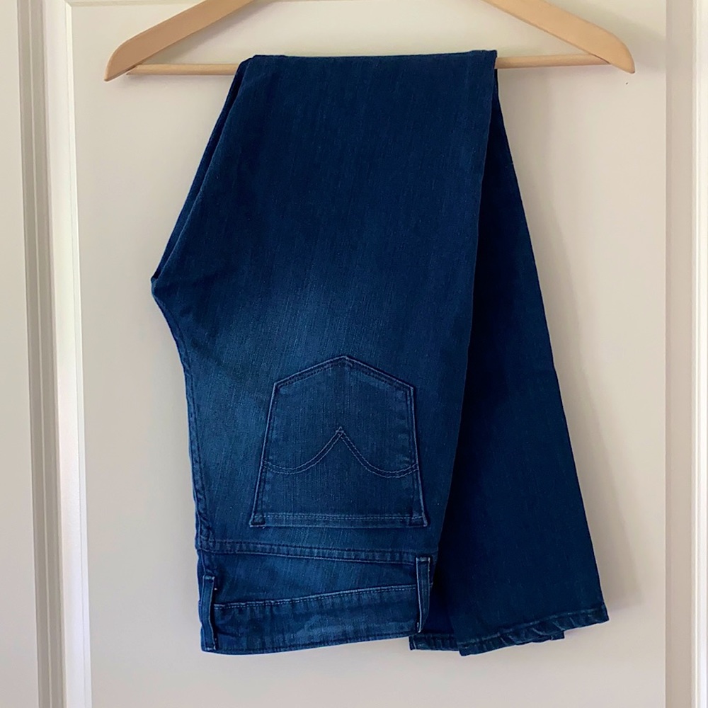 Levi - 711 skinny jean.